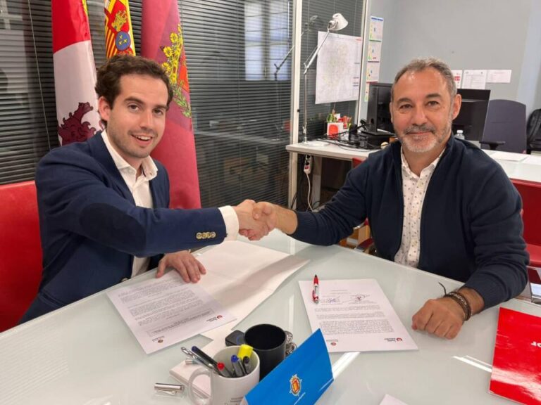 El Ayuntamiento de Valladolid y la Fundación Juan Soñador firman un convenio por 48.000 euros para el proyecto ‘Despega y Emplea-te’
