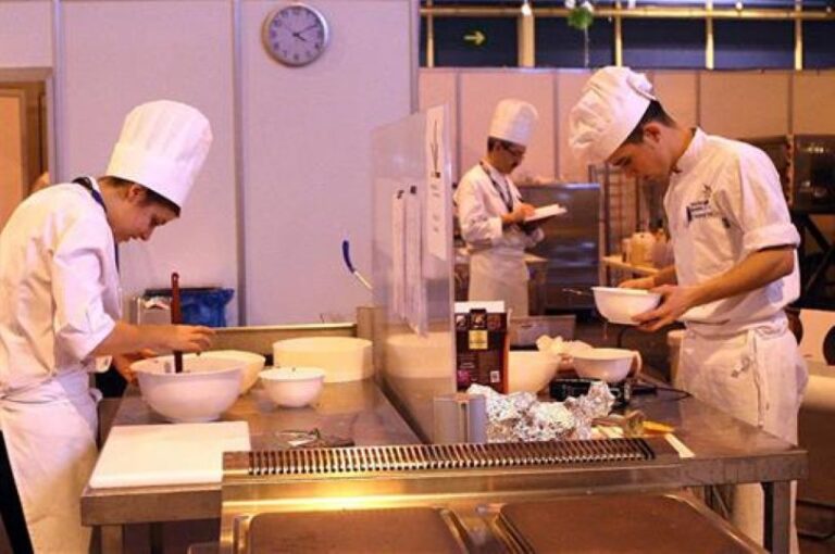 El paro en Castilla y León registra una caída generaliza en mayo de 3.709 personas en todos los sectores