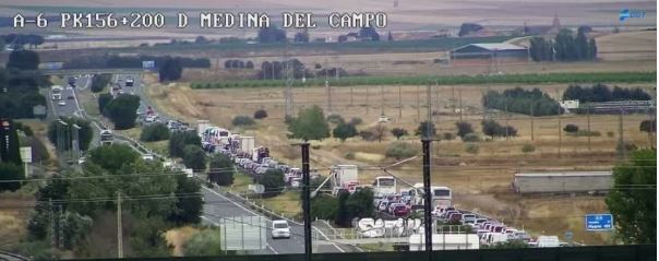 Retenciones en la A-6 por circulación irregular a la altura de Medina del Campo