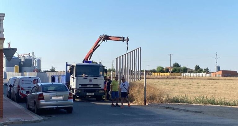 El embudo comienza a prepararse para los encierros tradicionales de San Antolín 