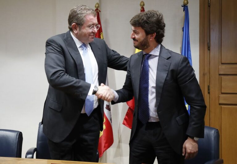 La Junta de Castilla y León y la Empresa Familiar crean una mesa de trabajo para simplificación administrativa