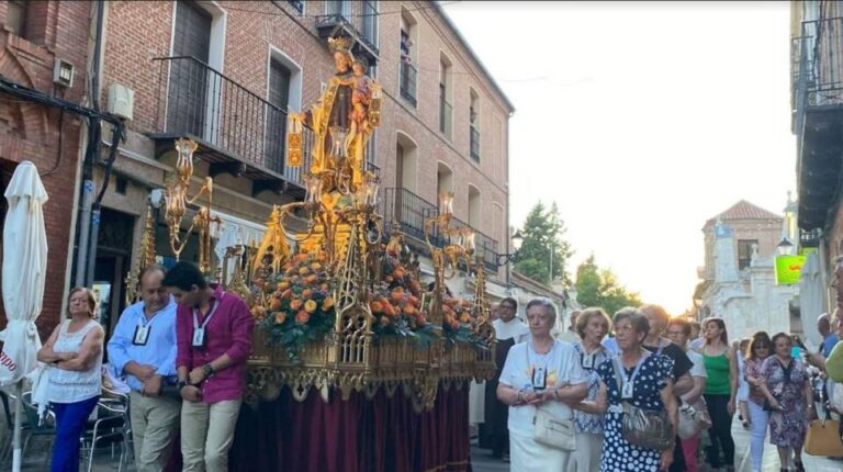 La Virgen del Carmen recorre Medina del Campo en una jornada de fe y tradición