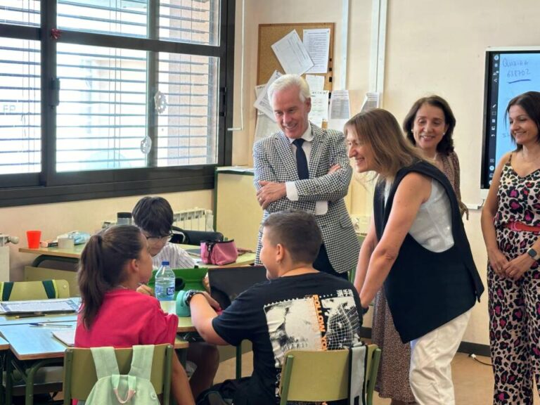 La consejera de Educación visita Medina del Campo y destaca el éxito del Programa de Refuerzo Educativo
