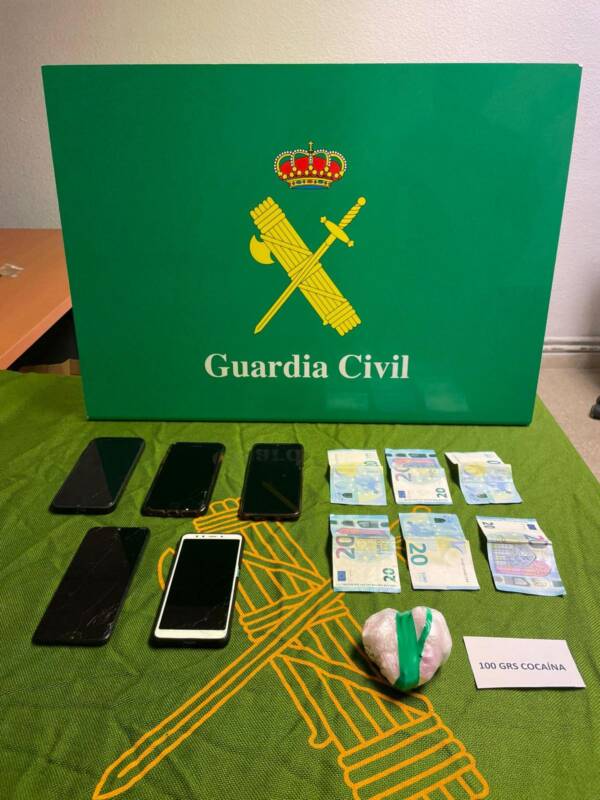 La Guardia Civil detiene a dos individuos por conducción temeraria y tráfico de drogas en Arévalo