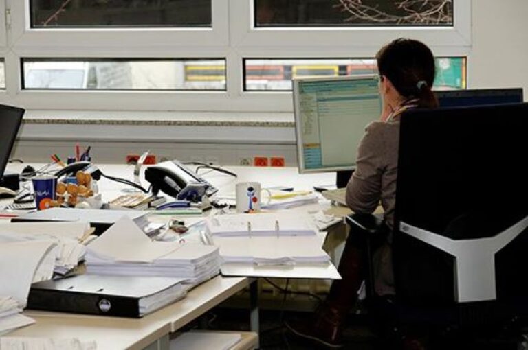 La Junta amplía las ayudas a trabajadores en ERTE: menos papeleo y más beneficiarios en Castilla y León
