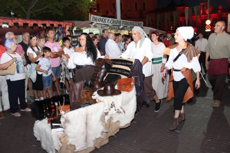 El desfile inaugural de la Feria de Imperiales y Comuneros de Medina del Campo, en imágenes