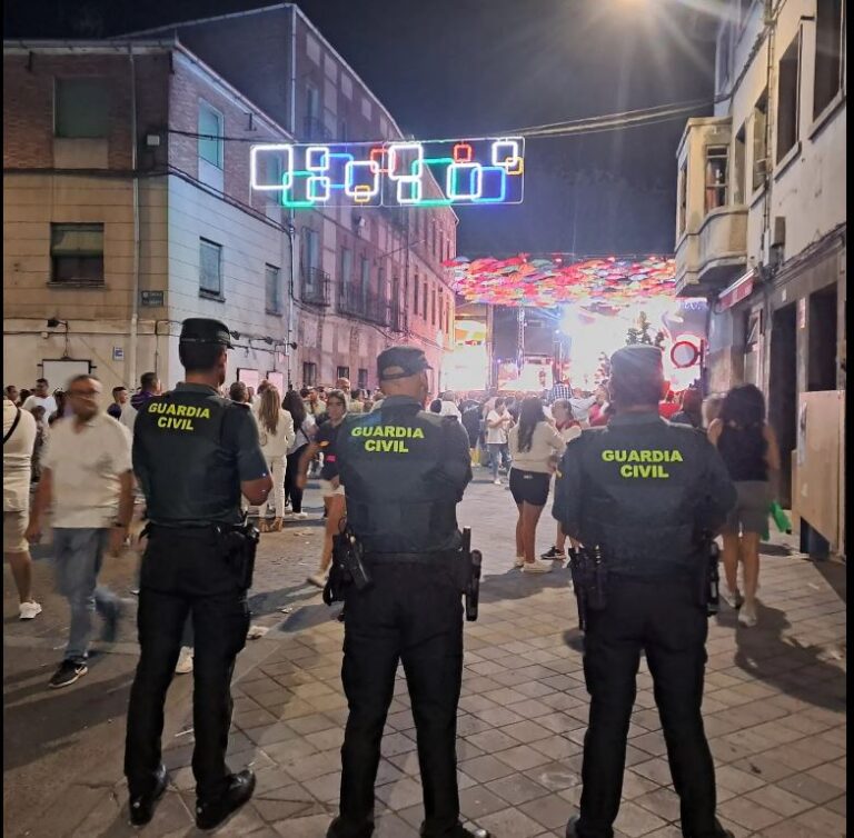 La Asociación Española de Consumidores exige controles para evitar fiestas ilegales en Nochebuena y Fin de Año