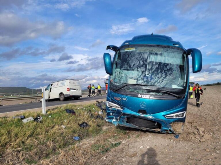 Un fallecido y tres heridos en un accidente múltiple en la N-122, a la altura de Quintanilla de Onésimo (Valladolid)