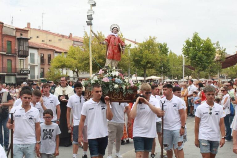 Medina del Campo se envuelve en la tradición con la procesión de San Antolín a ritmo de dulzaina