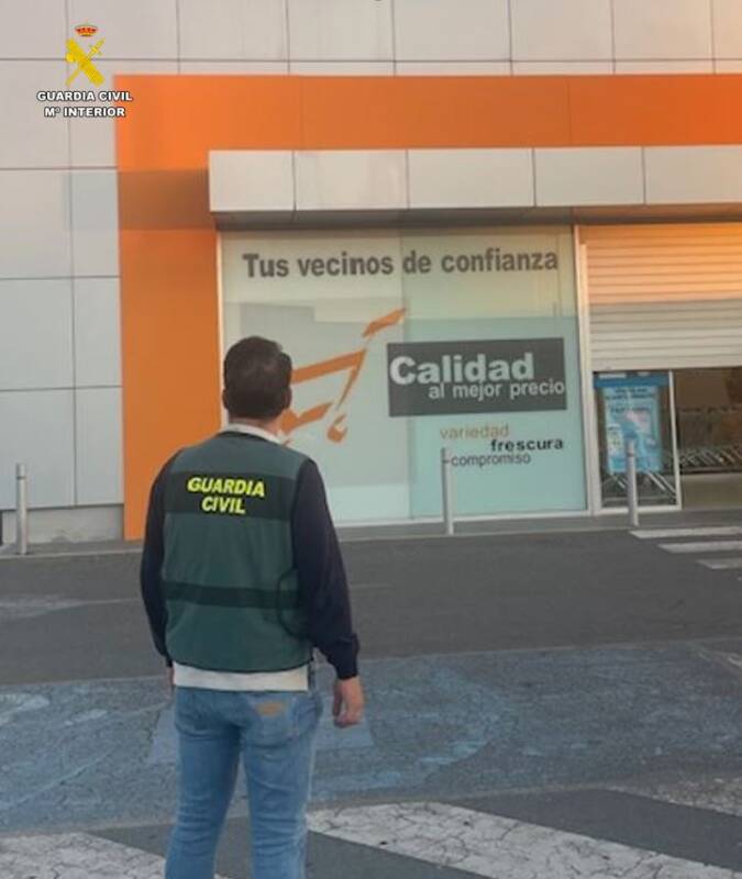 La Guardia Civil detiene a dos personas por hurto y lesiones en un supermercado de Íscar