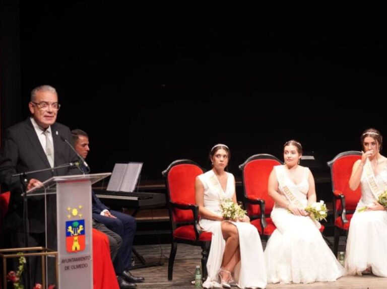 Olmedo abre su pórtico festivo con el pregón de José María Salamanqués y la proclamación de sus Reinas