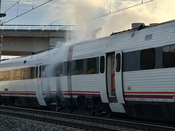 Un tren se incendia a la altura de Pozaldez