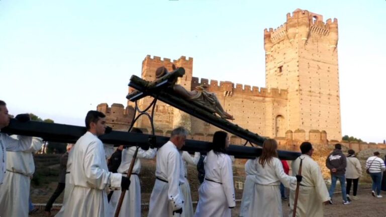 Procesión del Cristo de Santa Clara – XXXV Encuentro Nacional de Cofradías en Medina del Campo