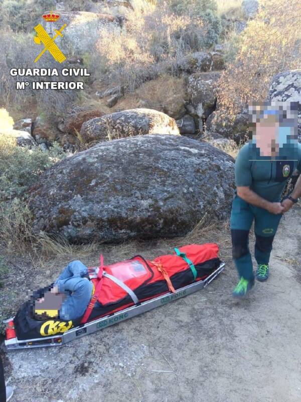 La Guardia Civil rescata a una senderista accidentada en La Horcajada (Ávila)