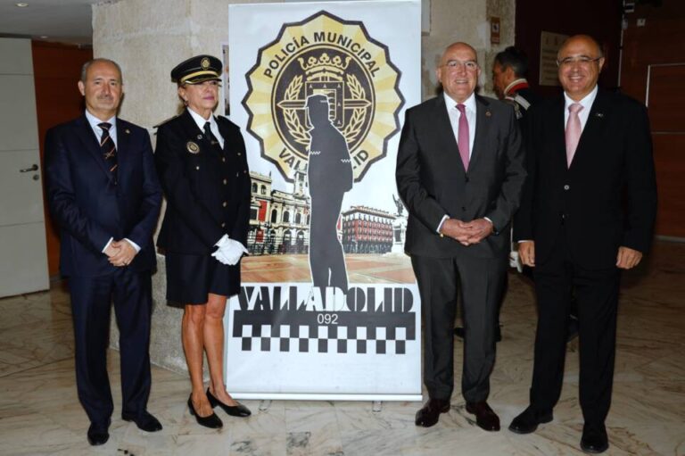 Carnero destaca la importancia de la policía de barrio en la seguridad de Valladolid durante el Día de la Policía Municipal 2024