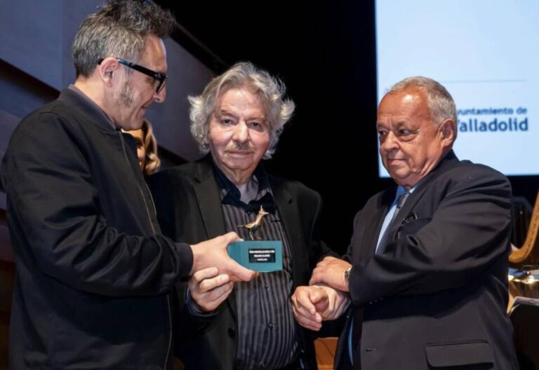 Emiliano Allende recibe la Alondra Honorífica en la Seminci por su contribución al cine y la cultura iberoamericana