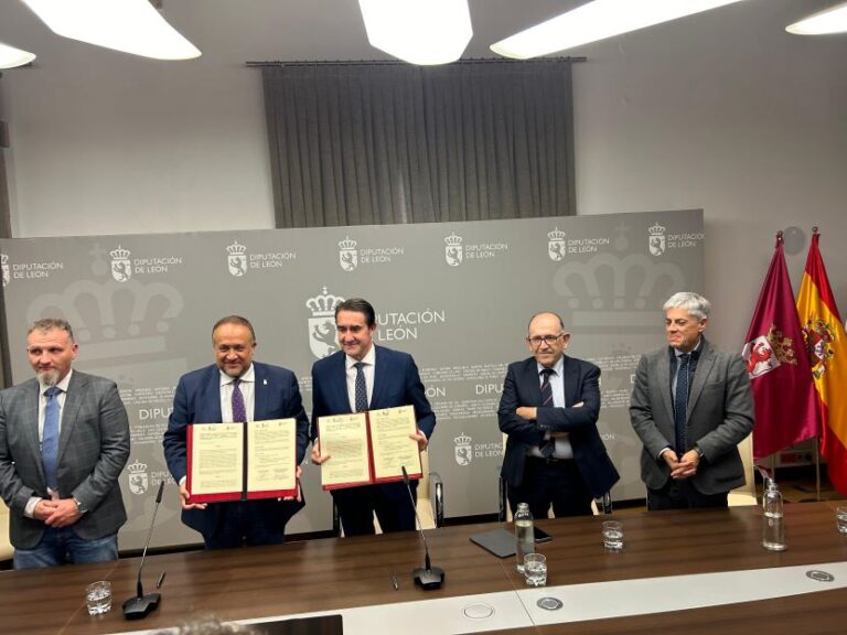 La Junta y la Diputación de León firman un acuerdo para desarrollar infraestructuras turísticas en áreas naturales con una inversión de 15 millones de euros