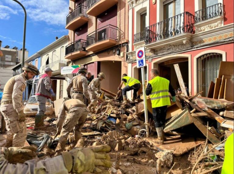 Castilla y León premia a más de mil héroes anónimos por su papel clave durante la Dana