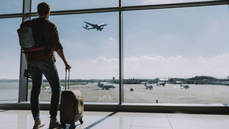 Menos coches y más aviones: cómo la pandemia cambió el consumo energético en el transporte en Europa