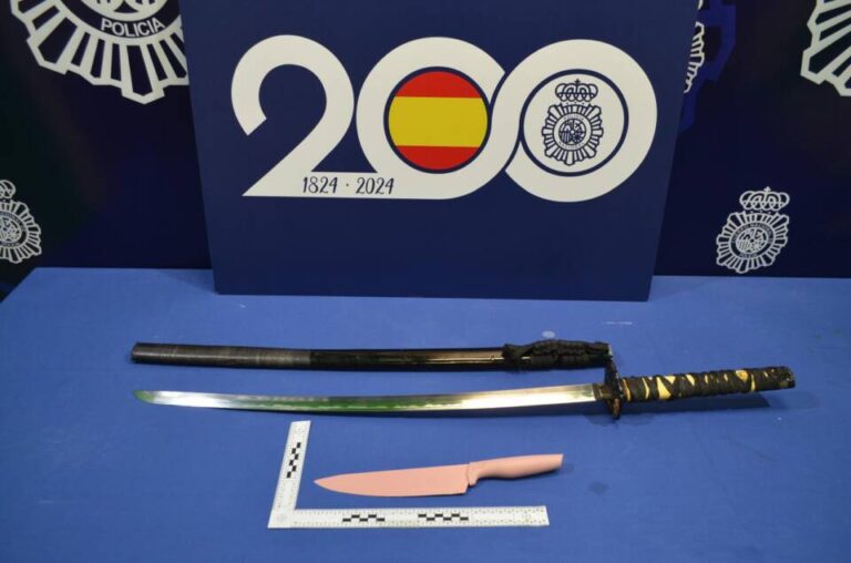 Detenido en Valladolid por amenazar con una catana y un cuchillo a clientes de un bar