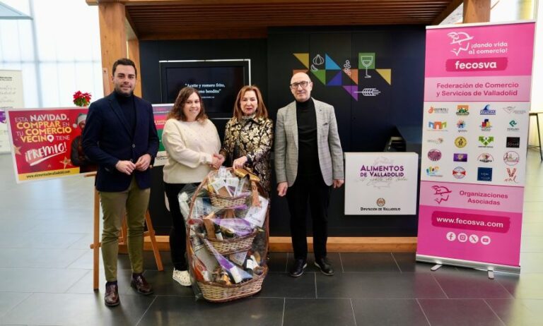 Elena Manrique gana la gran cesta navideña de 1.500 euros en la campaña de apoyo al comercio local de Valladolid