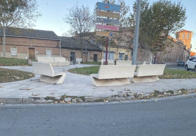 Adoquines completamente deteriorados en la zona de Santiago