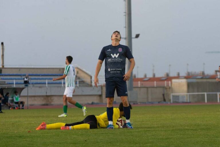 El Betis de Valladolid agrava la crisis del CD Medinense con un contundente 0-3