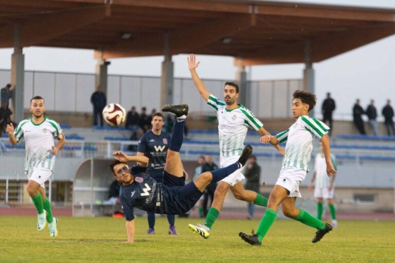 El CD Medinense cae ante el Universidad de Valladolid y sigue en el farolillo rojo