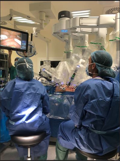El Clínico de Valladolid estrena el robot ‘Da Vinci’ con éxito en su primera cirugía