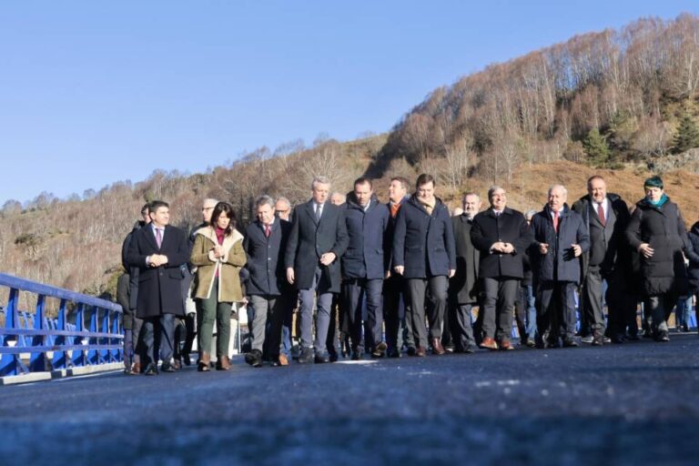 Óscar Puente inaugura los nuevos viaductos de El Castro en la A-6, restableciendo una conexión clave entre Galicia y Castilla y León