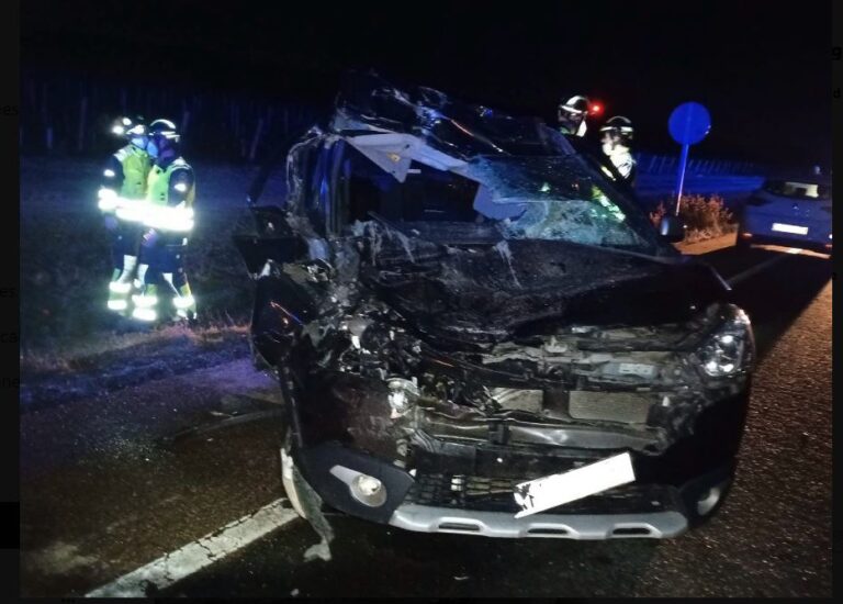 Dos heridos en un choque entre un camión y un turismo en la N-122 en Sardón de Duero, Valladolid