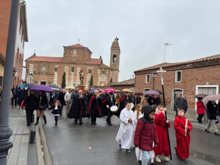 La lluvia no impidió la celebración de la procesión de San Sebastián en El Carpio