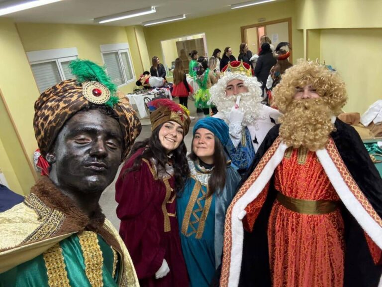 Los Reyes Magos se pasean por los pueblos de la Comarca
