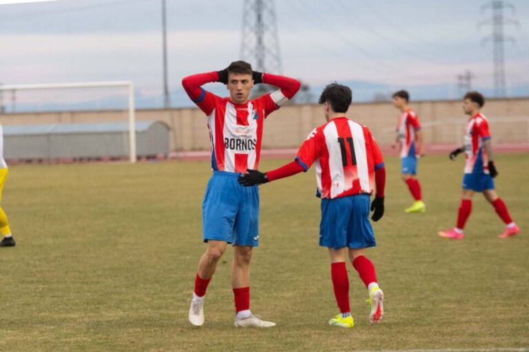 La Gimnástica Medinense cae en el descuento y sigue sin levantar cabeza