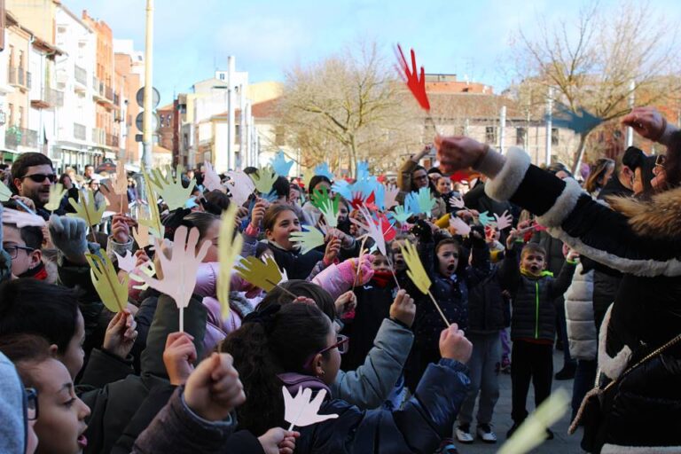 Más de 2.500 escolares de Medina del Campo celebran el Día de la Paz