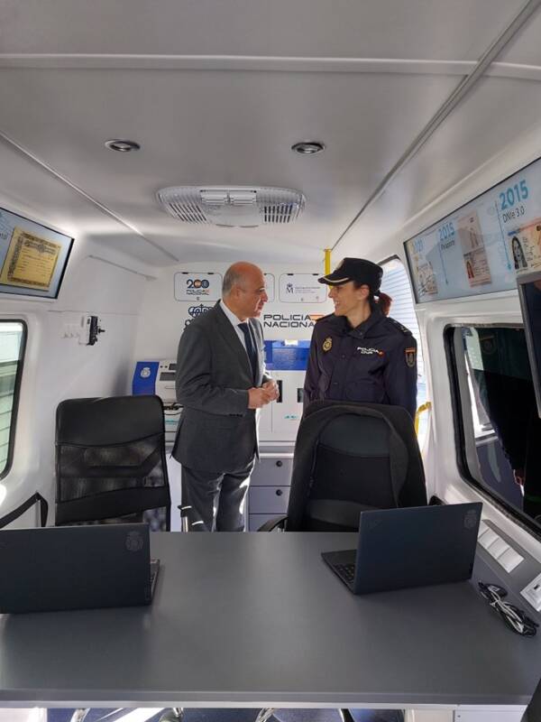 Una unidad móvil facilitará la expedición de DNI y pasaportes en 30 municipios de Valladolid