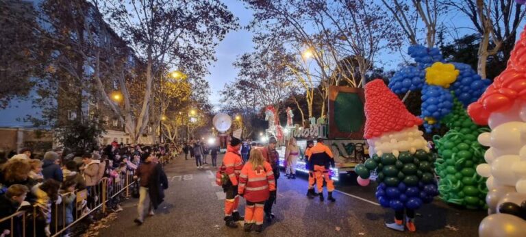 Cruz Roja Juventud reparte más de 800 juguetes en municipios de Valladolid y refuerza su participación en las Cabalgatas de Reyes
