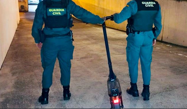 Detenido un joven en Traspinedo por el robo violento de un patinete eléctrico