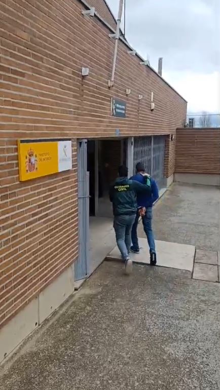 Detenidos en Arroyo de la Encomienda por estafar 2.585 euros con una empresa de rehabilitación falsa