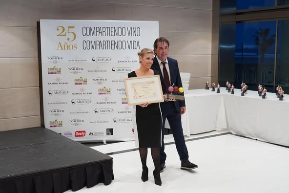 La vecina de Olmedo, Silvia Ortúñez, recoge el premio a «Mejor Sumiller»
