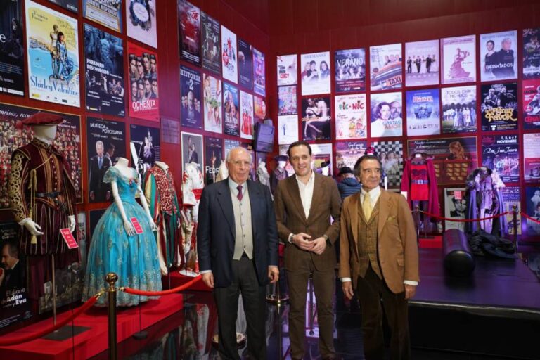 El Teatro Zorrilla exhibe una colección única de vestuario cinematográfico y teatral