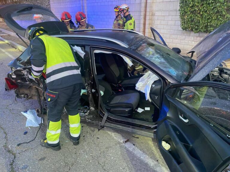 Dos heridos tras el choque de dos coches en la VA-9801