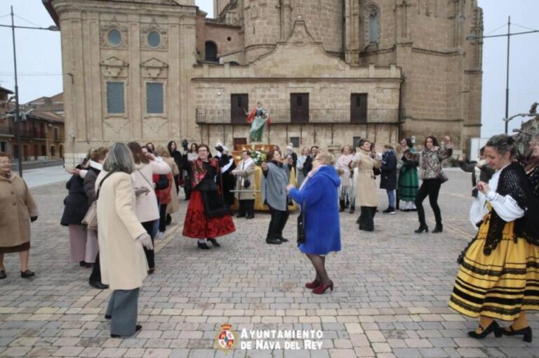 Santa Águeda reúne a las mujeres de Nava del Rey en una fiesta de convivencia
