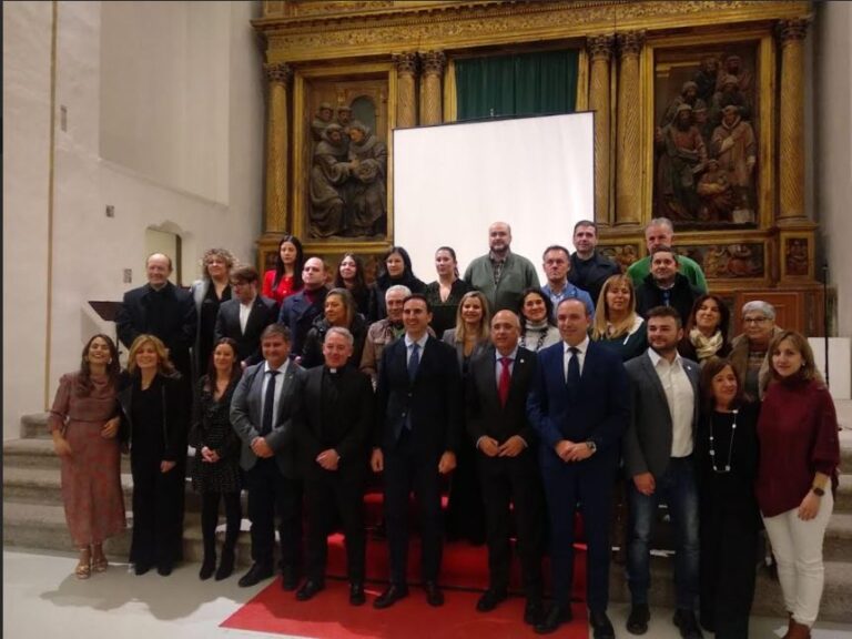 Medina del Campo presenta el nuevo anuario de la Semana Santa y anuncia novedades