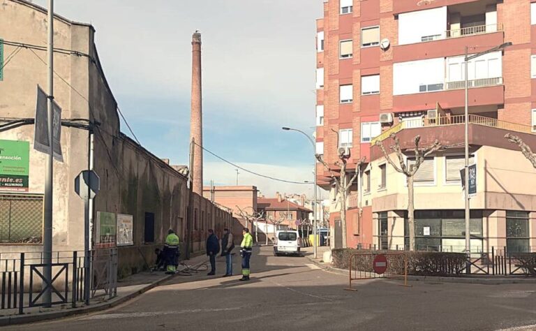 Medina del Campo se deshace de las aparatosas vallas publicitarias del barrio de Santo Tomás 