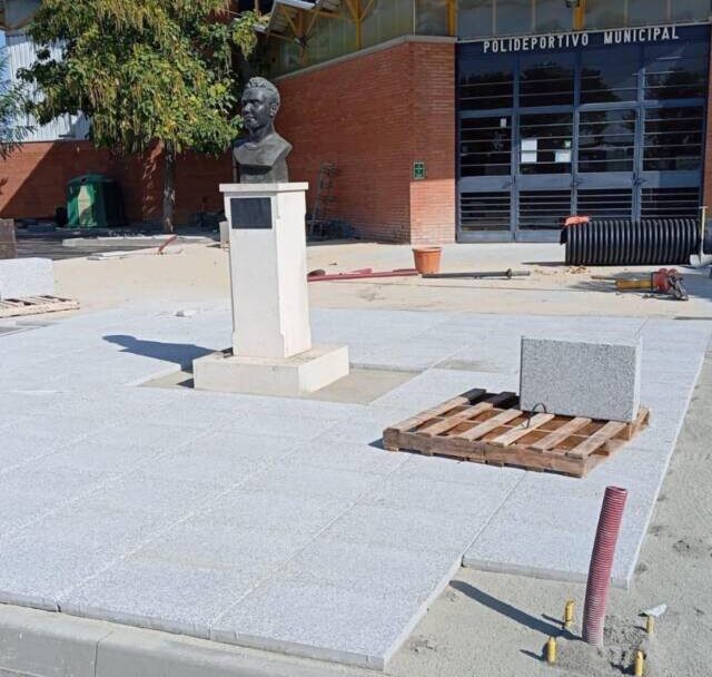 Continúan las mejoras en el Polideportivo Municipal de Nava del Rey
