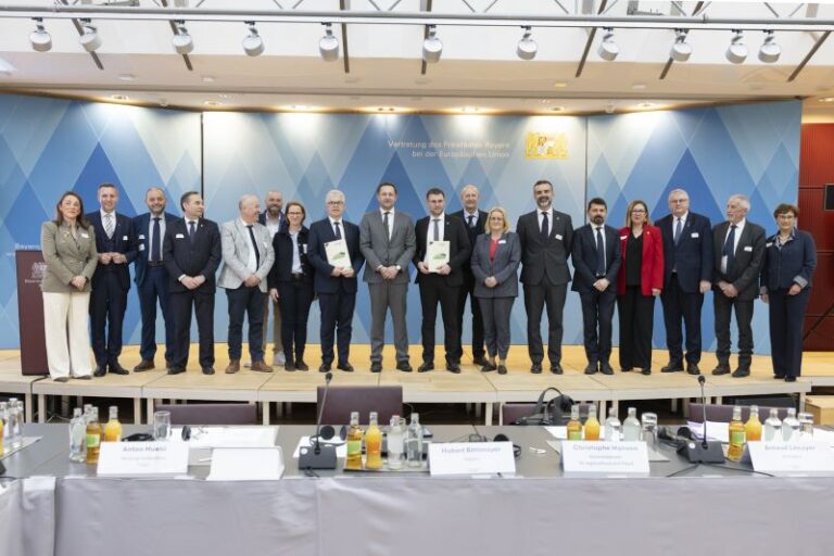 Castilla y León exige en Bruselas que la futura PAC priorice al agricultor profesional y el relevo generacional