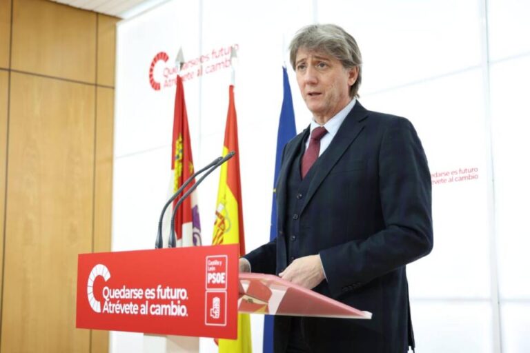 Carlos Martínez: ¿líder del PSOE de Castilla y León o portavoz de los intereses gallegos?