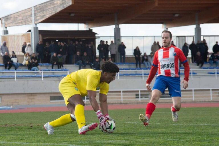 La Gimnástica Medinense encaja su decimosexta derrota tras caer 5-2 frente al CD Sariegos del Bernesga
