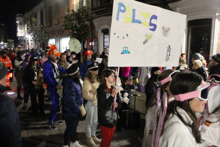 Medina del Campo vive un carnaval multitudinario con un desfile lleno de música y creatividad